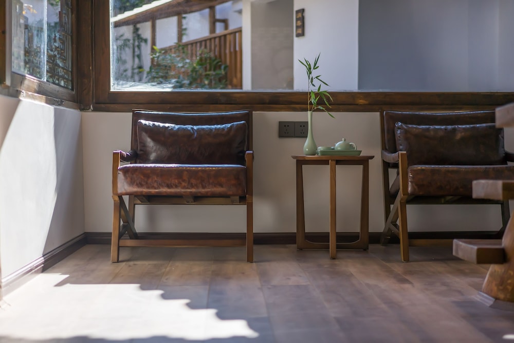 Lize Graceland Artistic Suite Inn