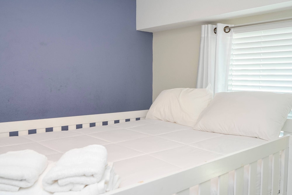 Gorgeous 2Bd Close to Disney Storey Lake Resort 303 3121