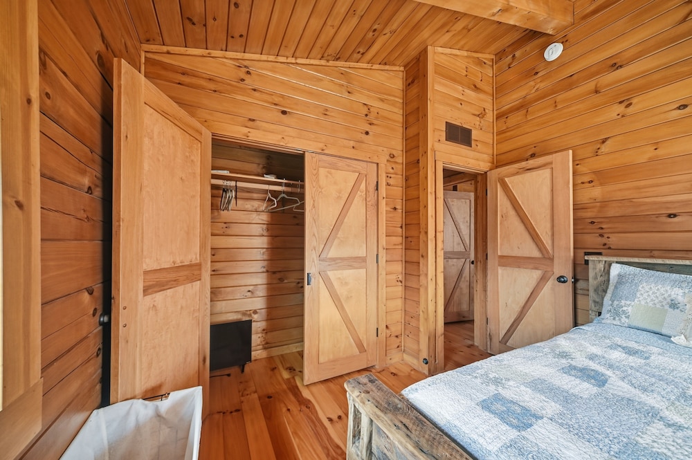 Sprinkle Bottom Lodge 5 Bedroom Cabin