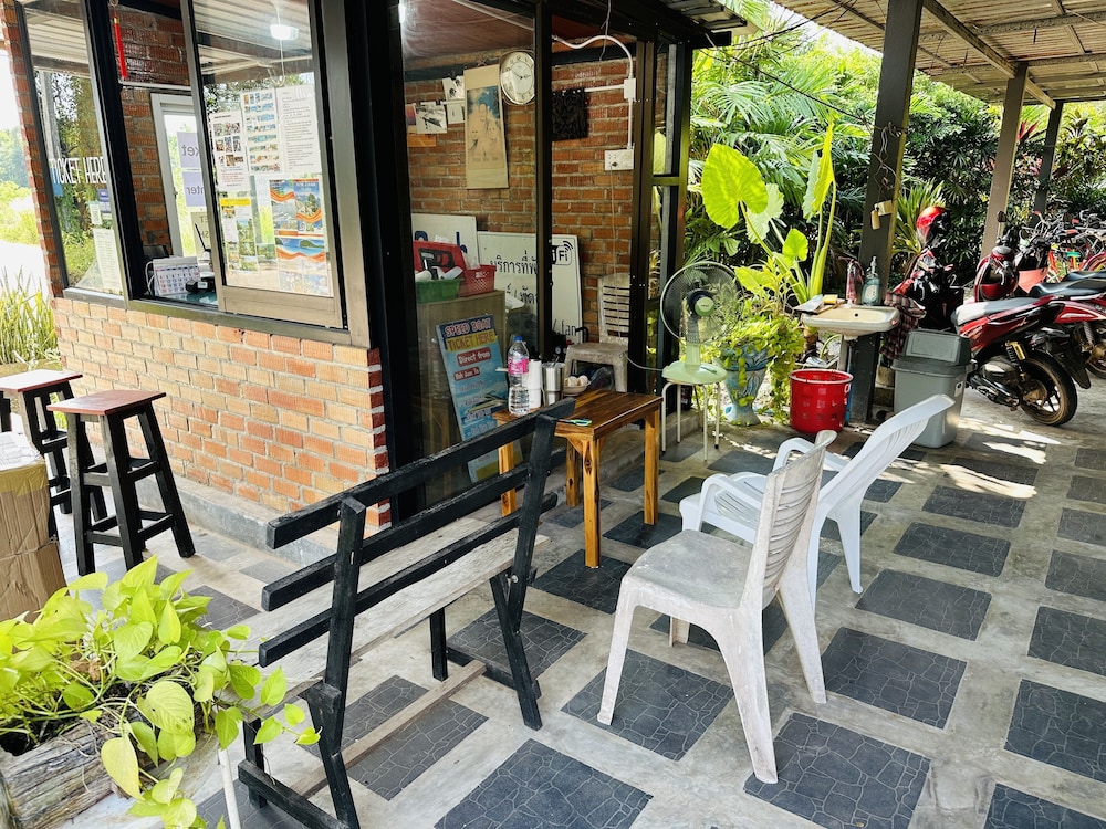 Koh Jum Hostel