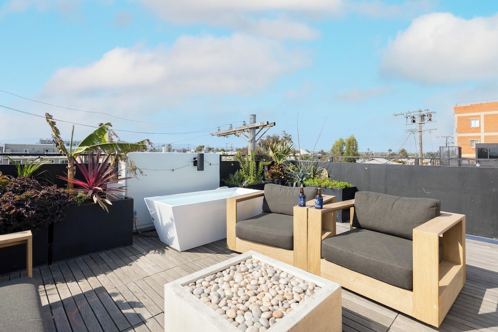Venice View by Avantstay Walk to Venice Beach Rooftop, Ice Bath, Luxe Design