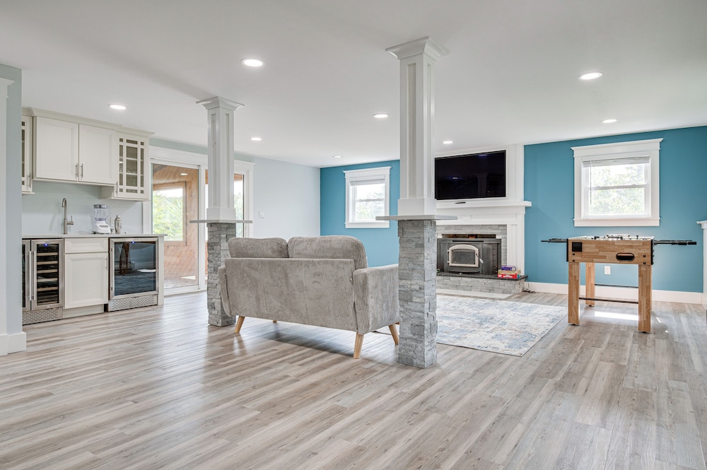 Golf, Hike & Explore: Family Home in Pembroke!