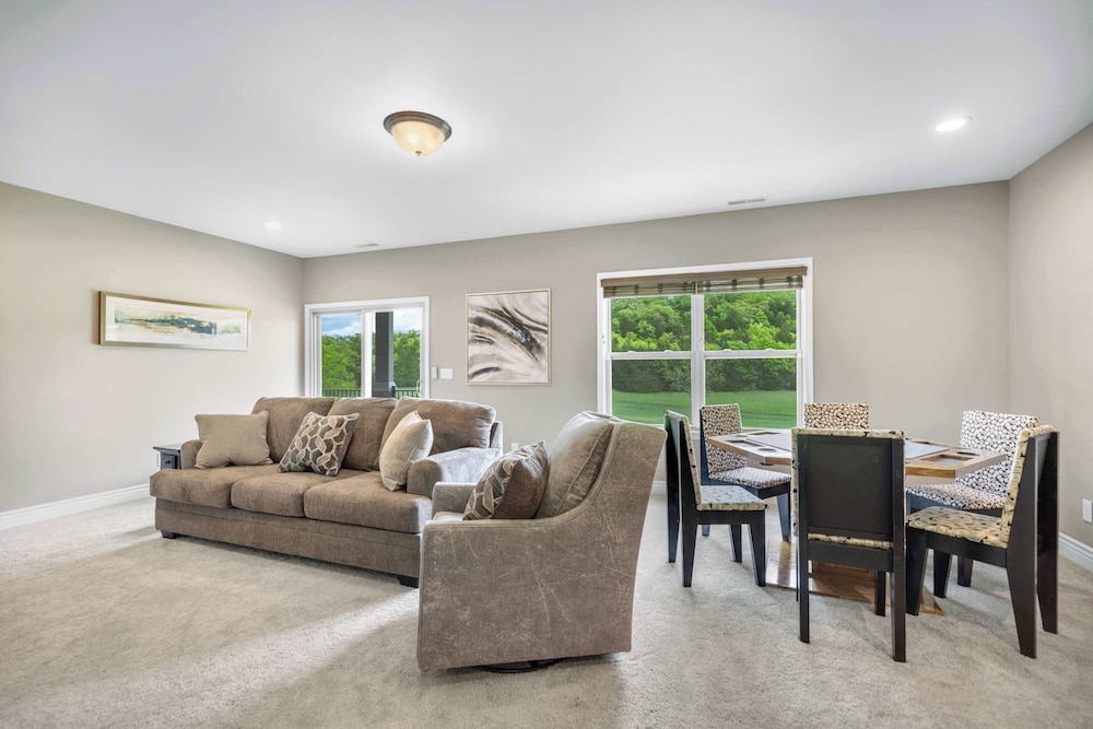 Fairway Lake Retreat