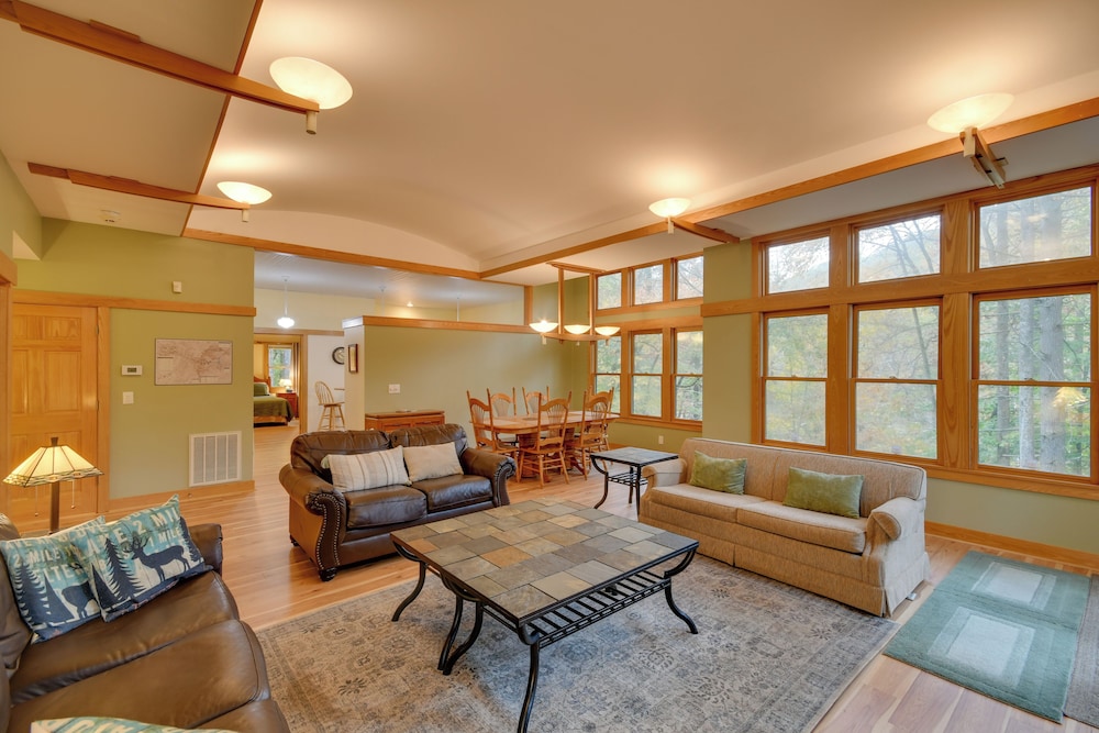 Home w/ Game Room & Rumbling Bald Resort Perks!
