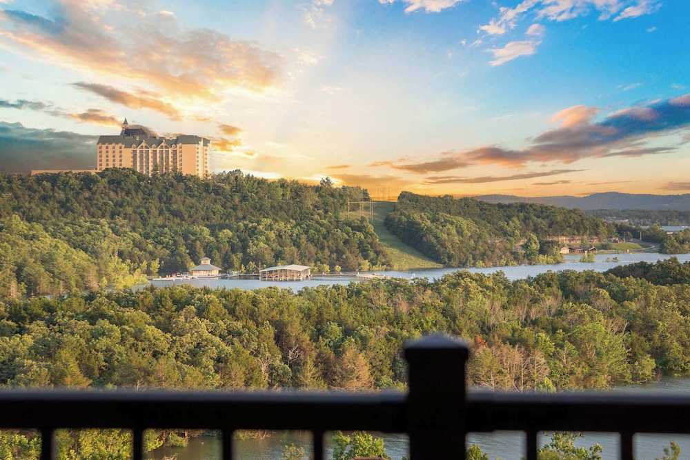 Chill on the Hill - Lake Views!