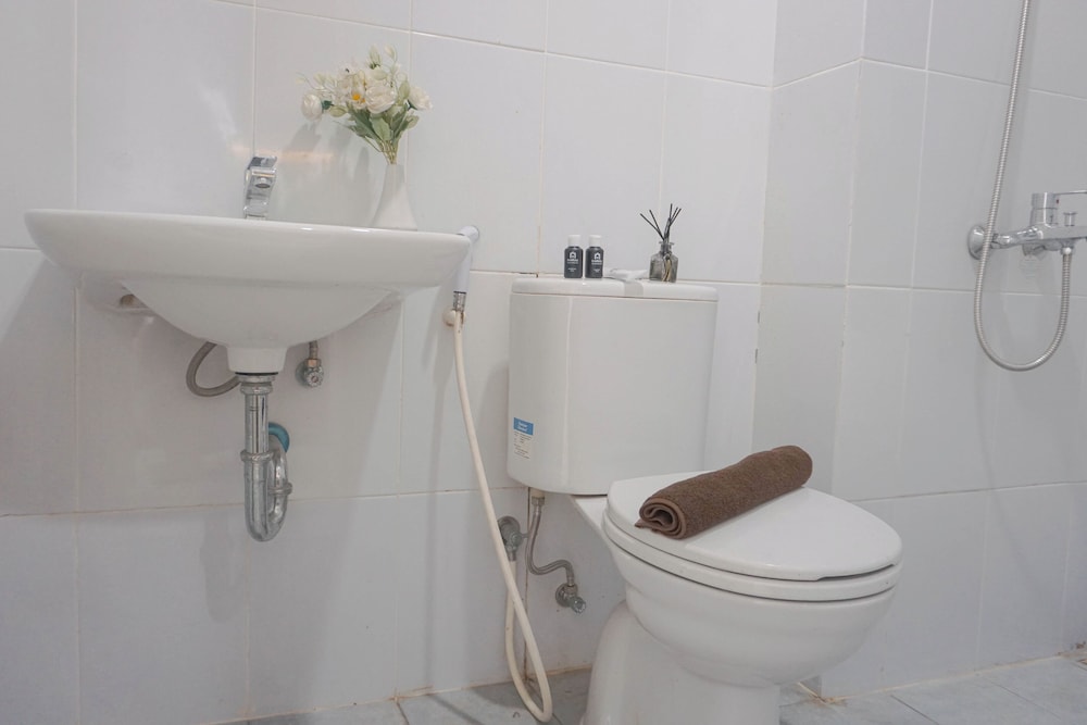 Restful And Homey Studio Patraland Urbano Apartment