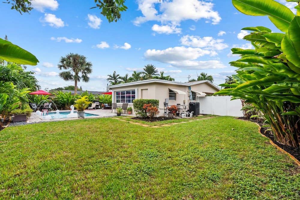 Oasis Backyard With Heated Pool Oakland Park