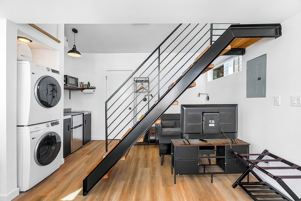 Echo Loft: A Modern Escape