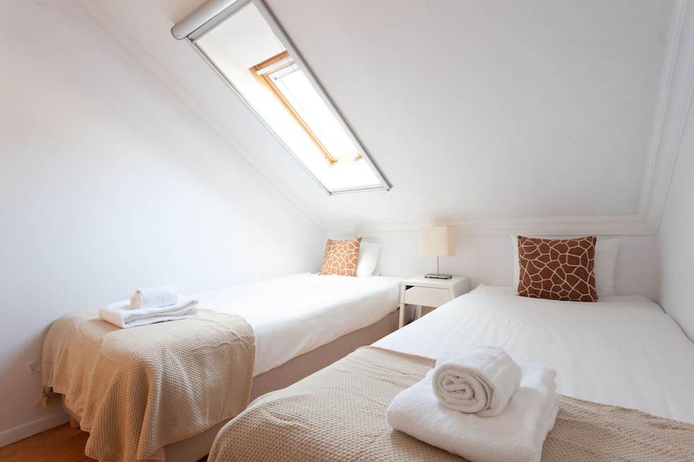 Liberty Penthouse Three-Bedroom Apartment - by LU Holidays