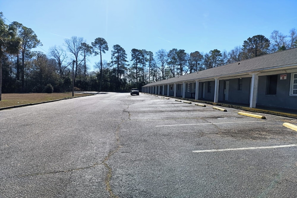 Crown Inn By Oyo Orangeburg Hwy 301