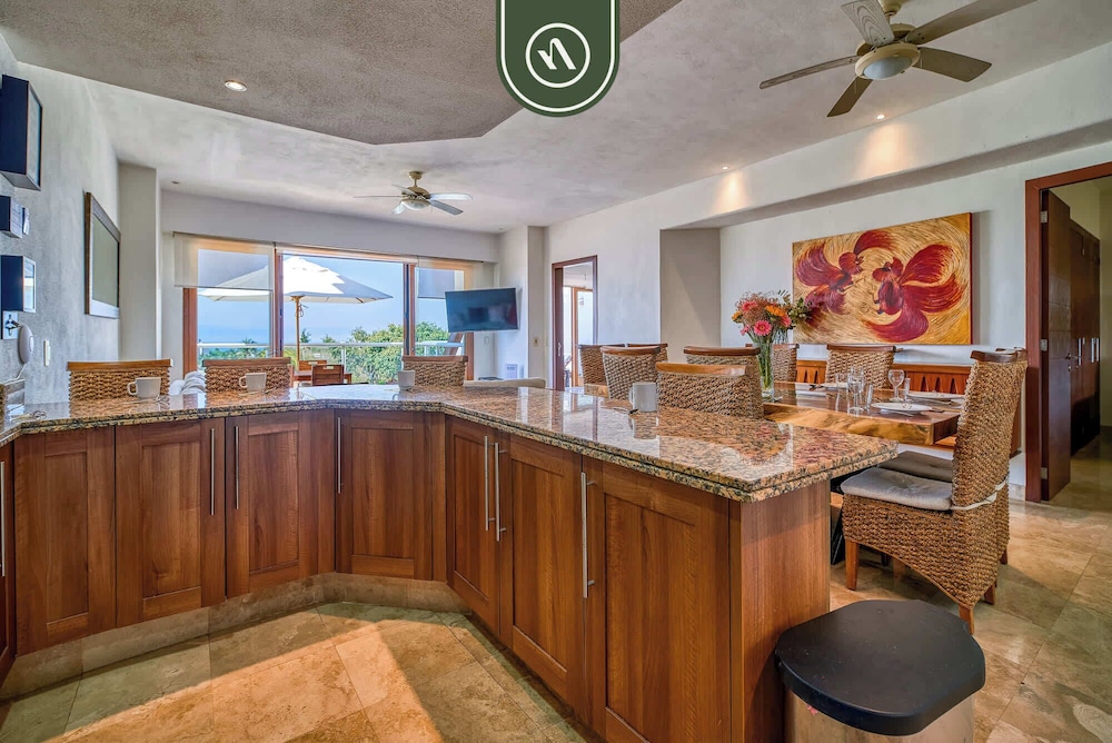 Oceanfront 3BR Condo With Beach Club - Pool