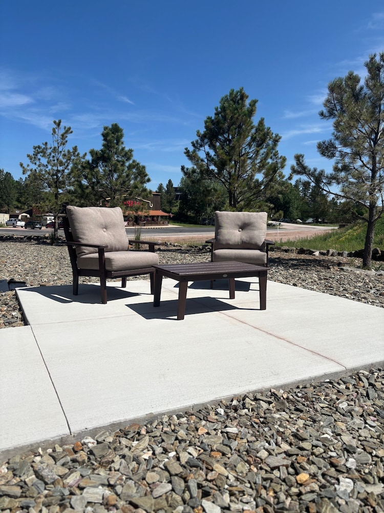 Black Hills Retreat-hardrocker Haven