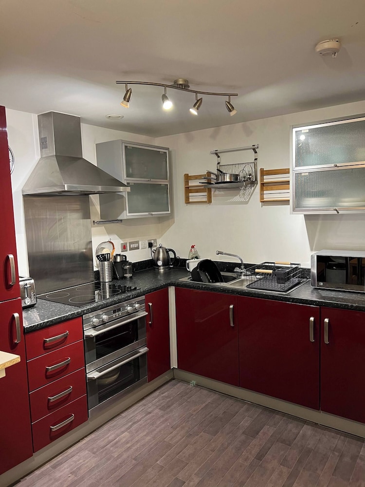 Newly Decorated Studio Apartment -city Centre- Sleeps 2