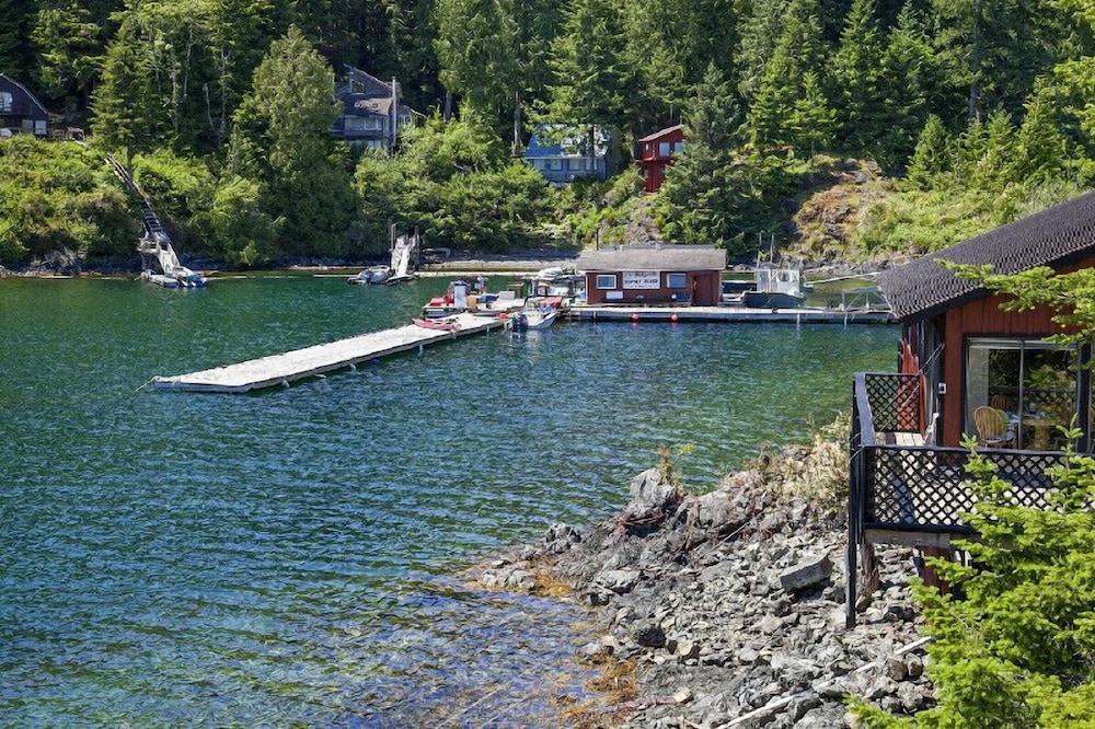 Nootka Island Lodge