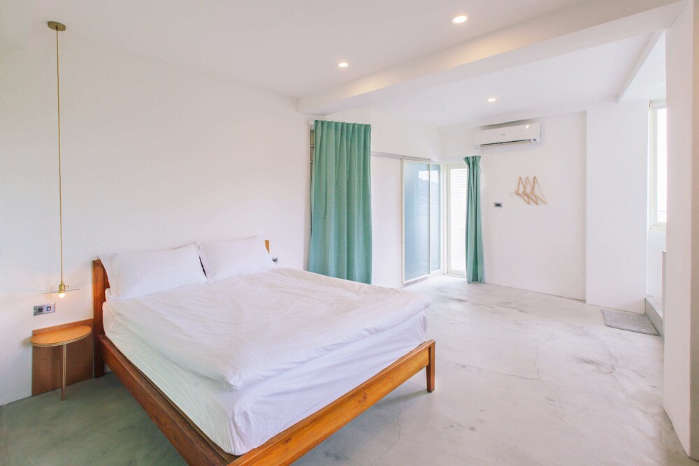 OwlStay Jiufen Green Ray view 3