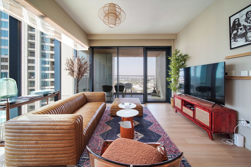 PVH - 2BR Artistic Retreat in Downtown Views 2
