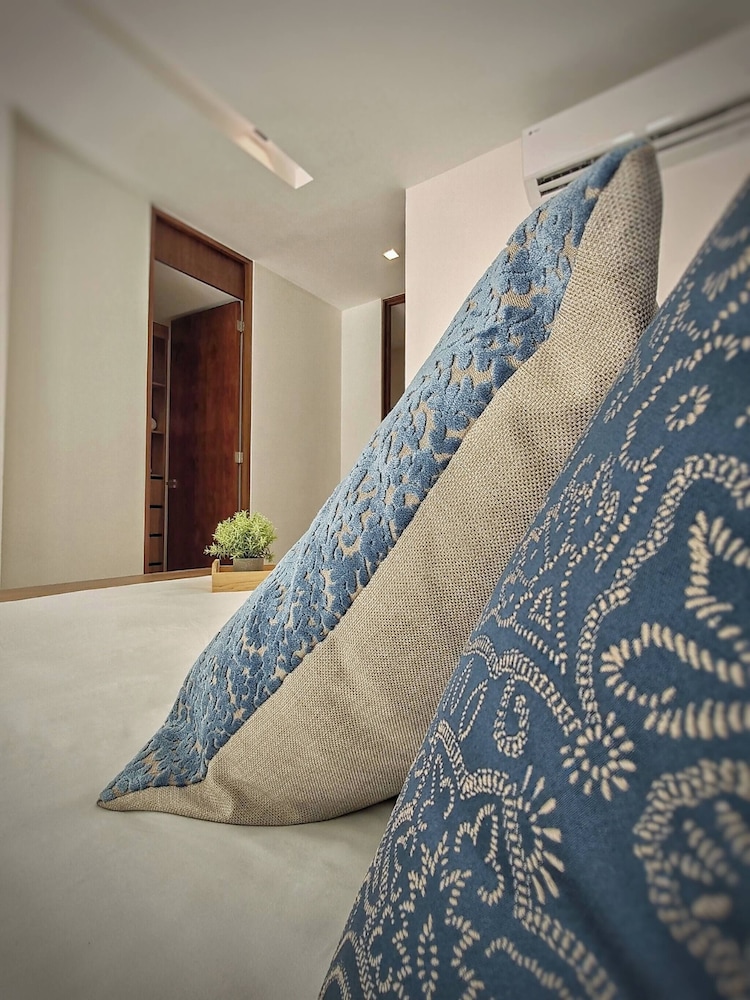 Super Cute Flat on 5th Ave in PdC Steps From Beach
