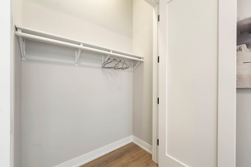 Spacious Bright Modern New Unit in Tri Taylor