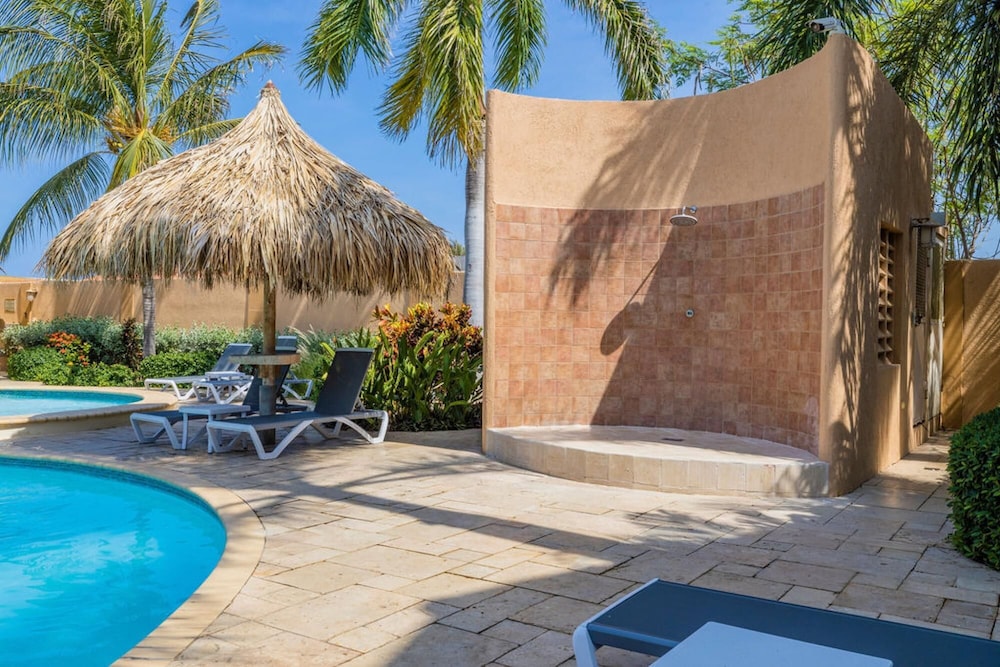 Gold Coast - 2br3ba Gated Community w Pools Gym