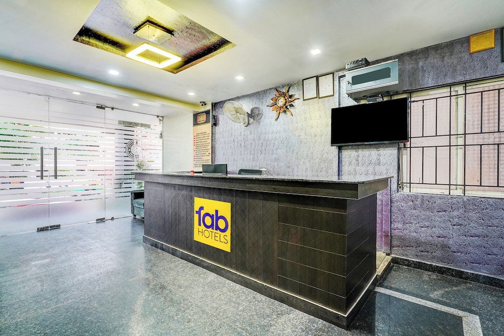 Fabhotel Royal Regalia Inn
