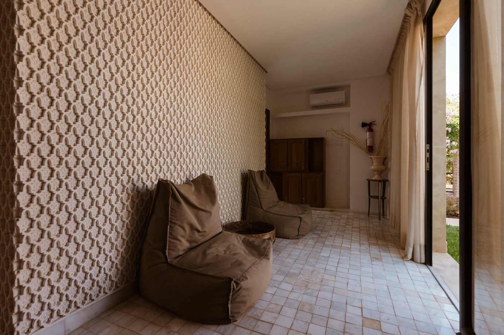 The Garden of Siredrah an Oasis With Pool and Hammam