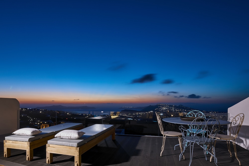 White and Co. La Torre Suites