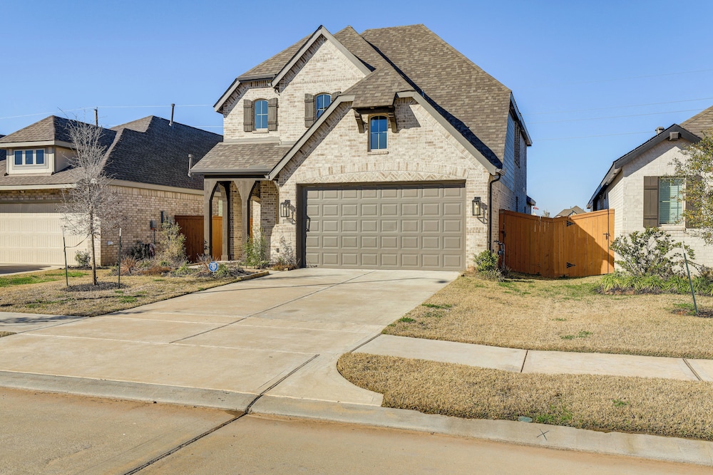 Patio & Fenced Yard: Quiet Home in Katy!
