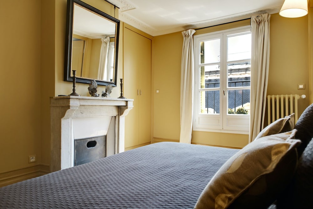 Paris Louvre Elegant residence