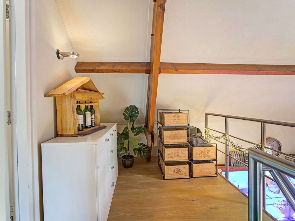 Picturesque Holiday Home in Oldenzaal With Jacuzzi, photo 45