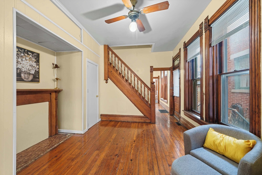 Vino & Vibes Villa Sleeps 6!
