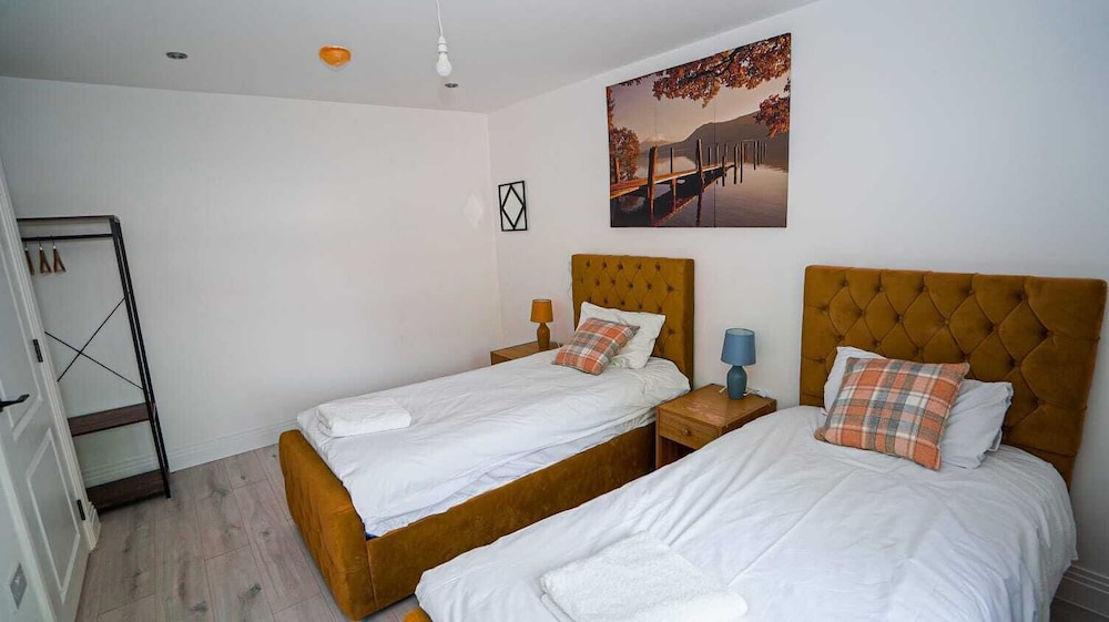 Modern 4-Bedroom Home with Free Parking