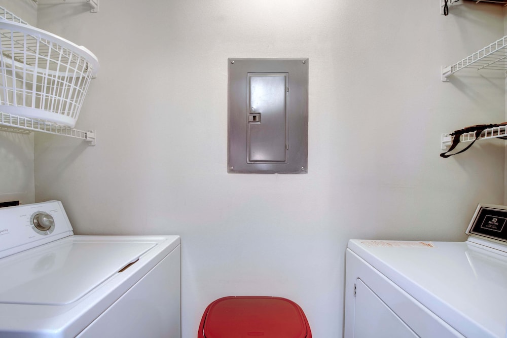 Island Square 808 by Hodnett Cooper - Property Image 9