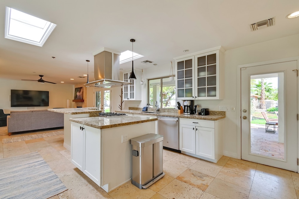 Private Paradise Valley Oasis: Hot Tub, Large Yard