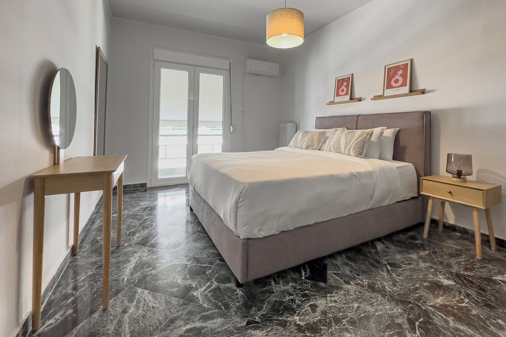 Phaedrus Living Koukaki Verdant Marble