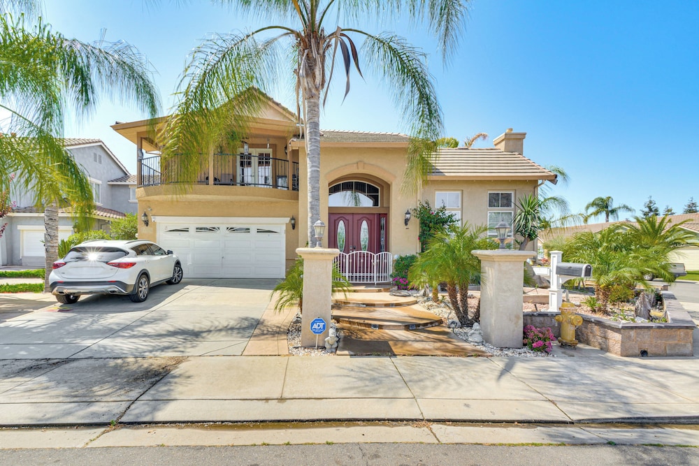 Golf, Fish & More: Cozy Safari Unit in Atwater!