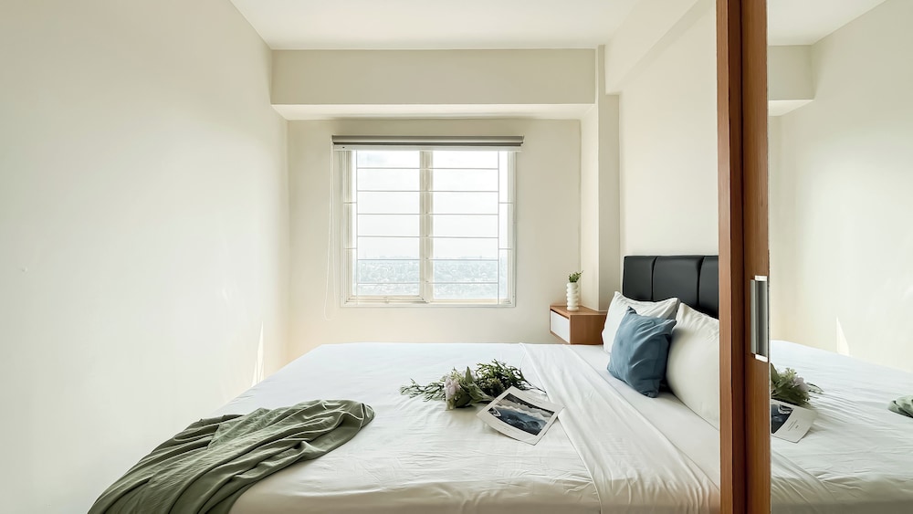 Minimalist 2Br Apartment At Podomoro Golf View