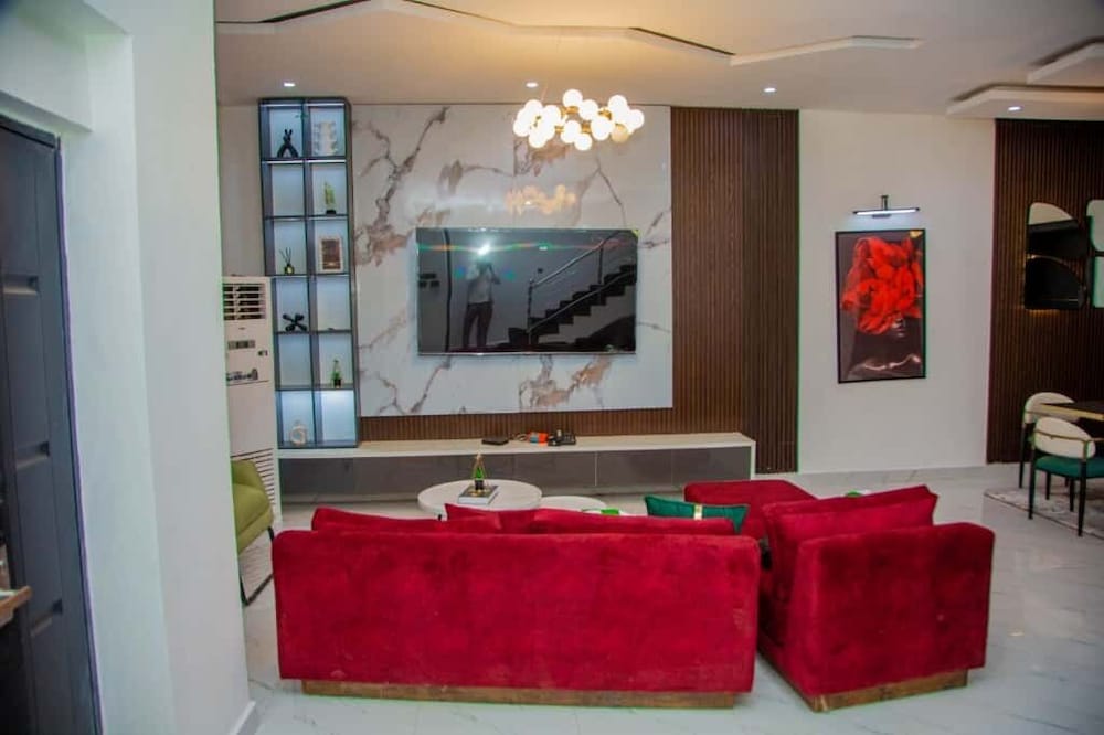 Aviv Luxury Homes
