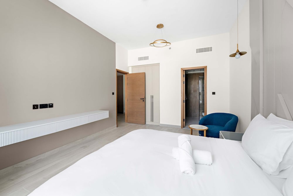 New 1-bedroom in Prime Gardens With Pool and gym
