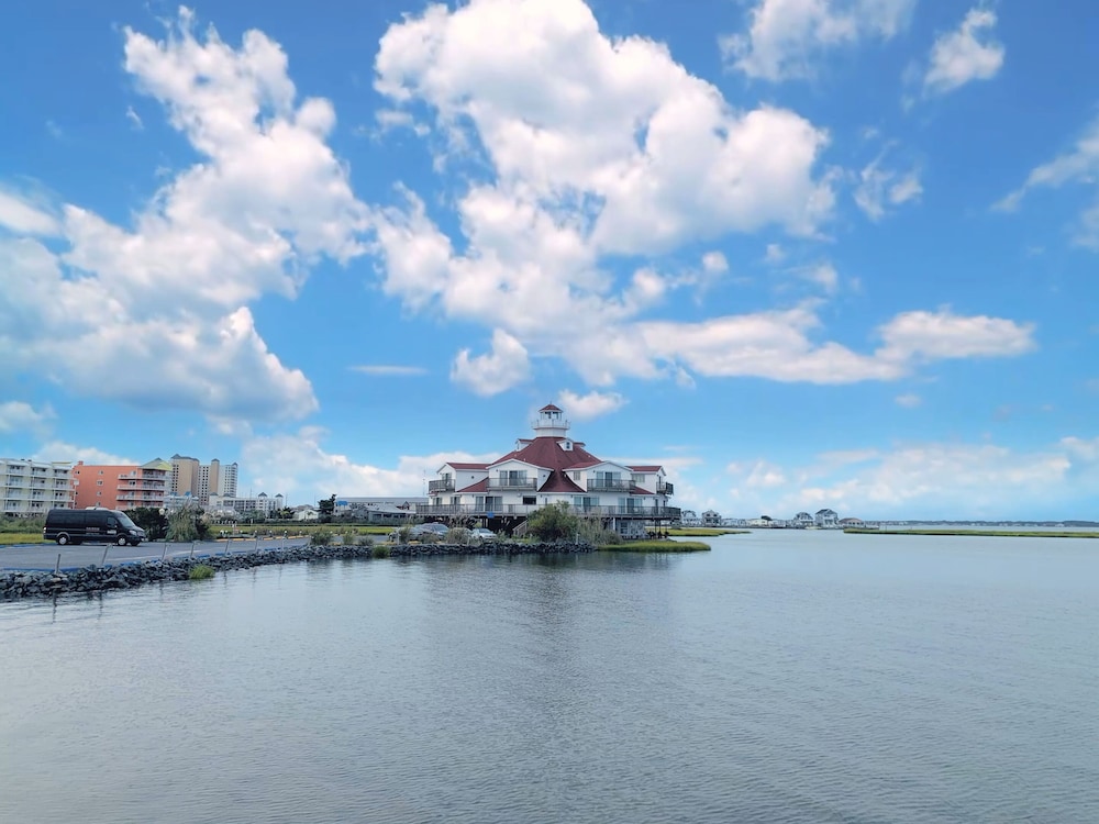 Hotel Lighthouse Club Hotel - Image 1