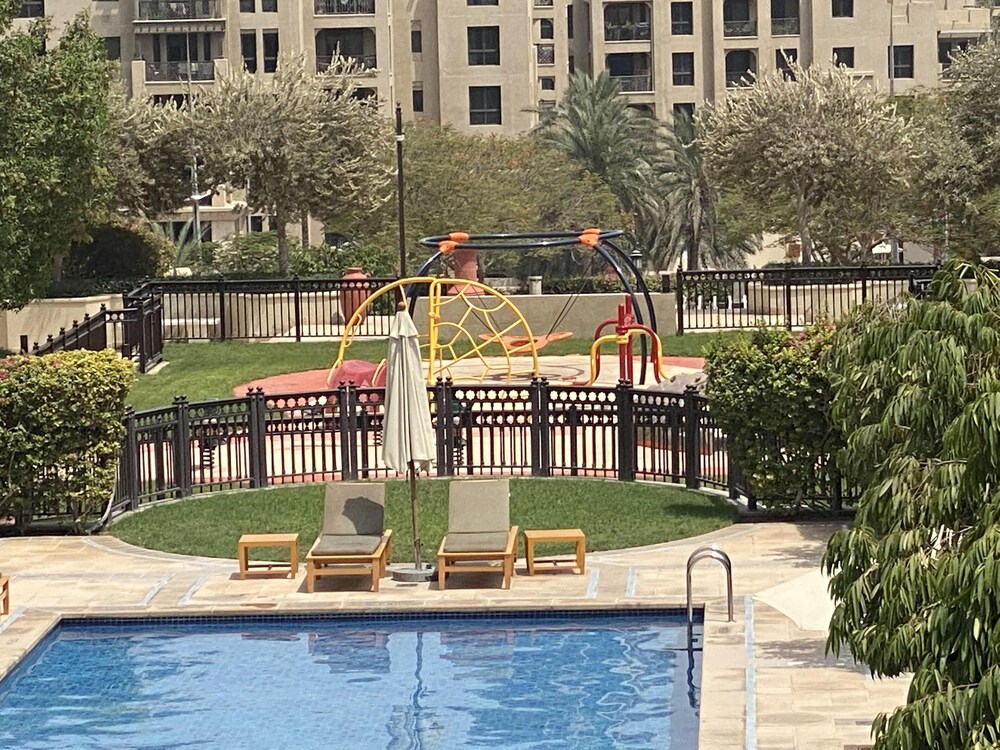 Lux BnB I Souk Al Bahar I Burj Khalifa Views