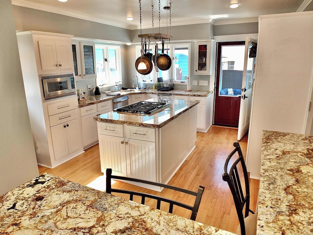 Beach City Craftsman - Walk to Beach
