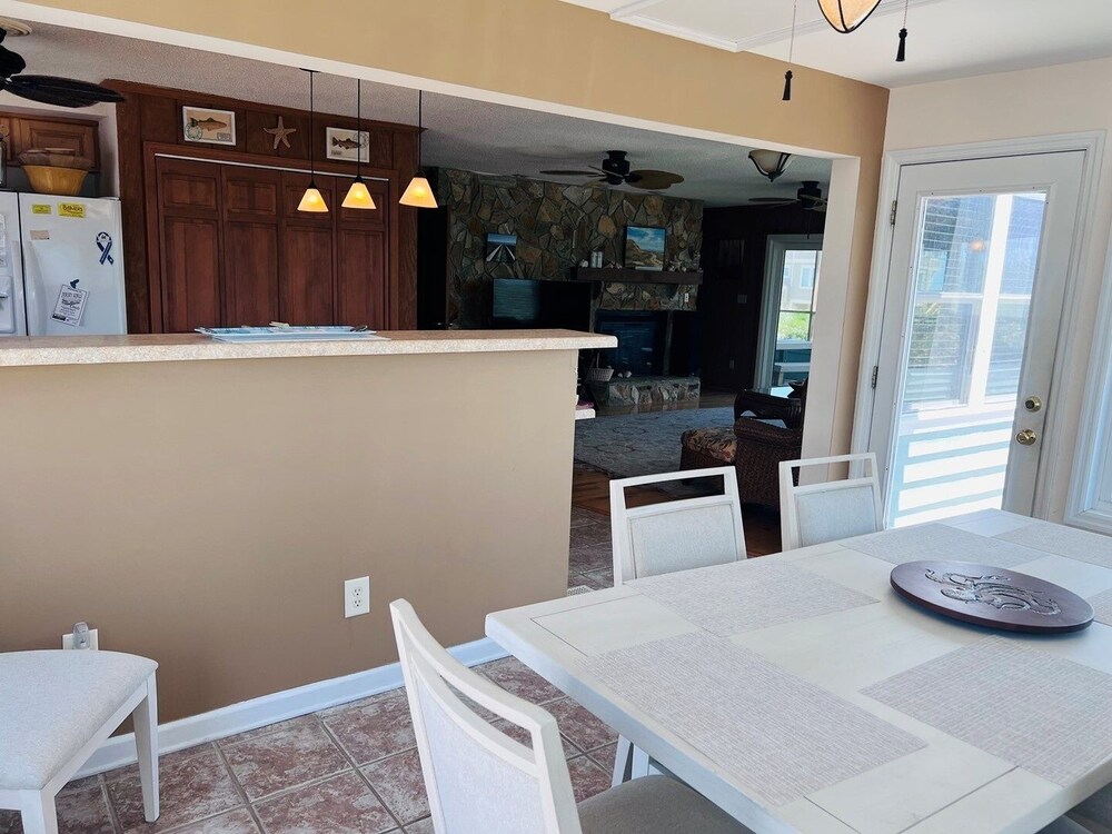 Fore Shore West- 4 Bedroom Home by RedAwning