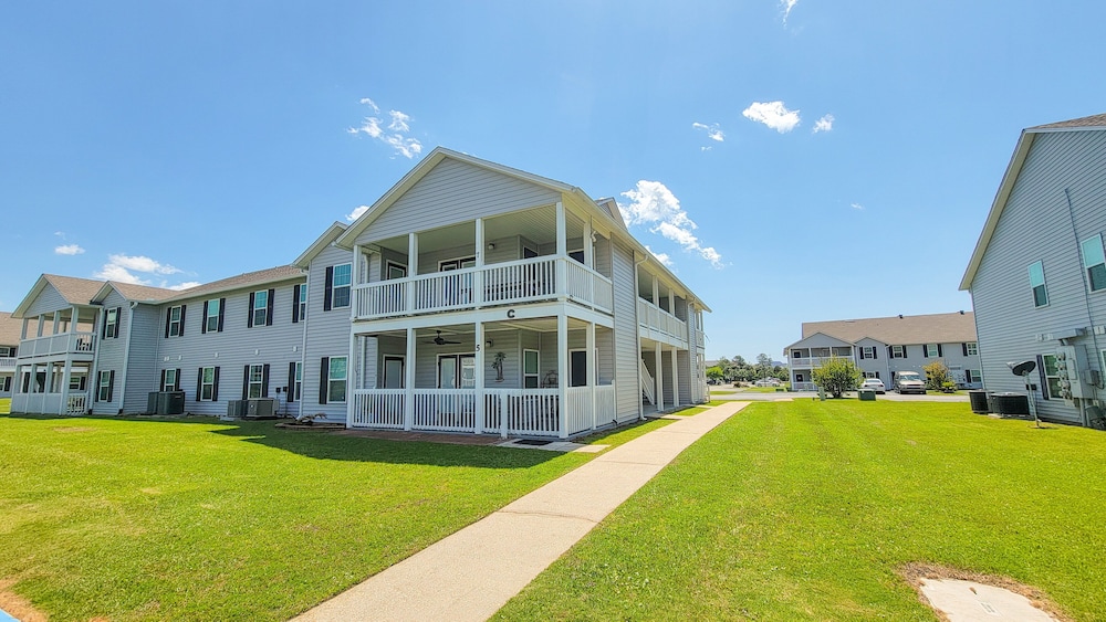 Delightful 3BR Condo Near Gulf Shores With Pool & Hot Tub
