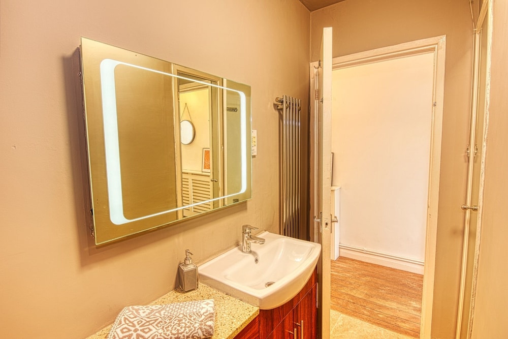 Ghar Homes - Bath City Centre Cosy Retreat