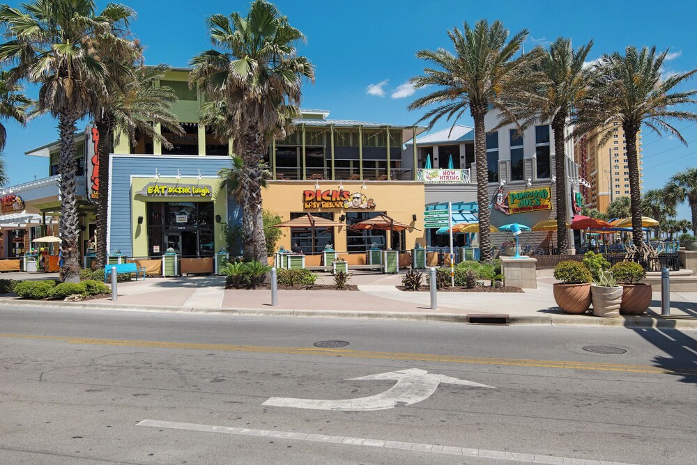 Beach House Spacious 4BR Retreat With Gulf Views & Observation Deck!