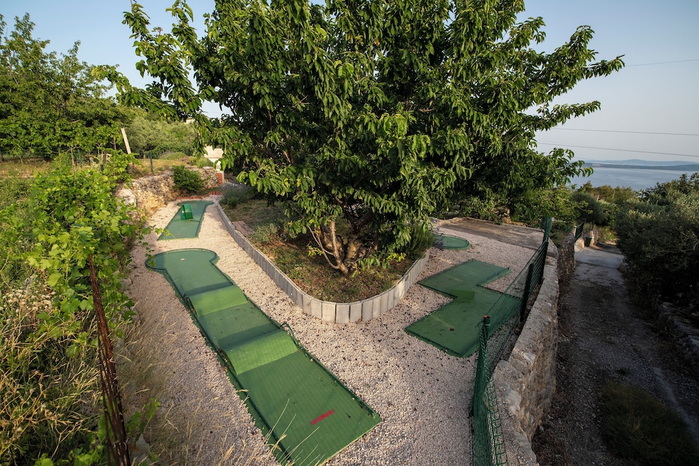 Hill Pool House, Kaštel Kambelovac Retreat
