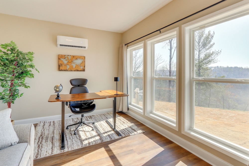 11 Mi to Dtwn Ellijay: Newly Built Modern Cabin!