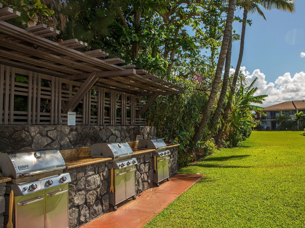 Waiohuli Beach Hale Ocean View Condos with Parking
