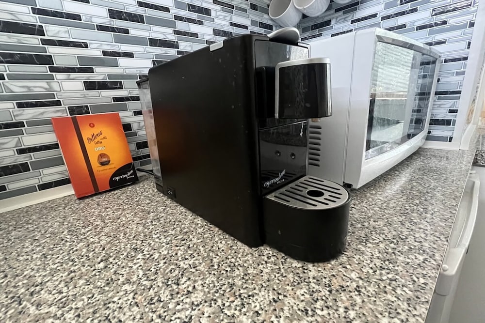 Cozy 1-bedroom Unit in St Kilda w/ Parking & Wifi