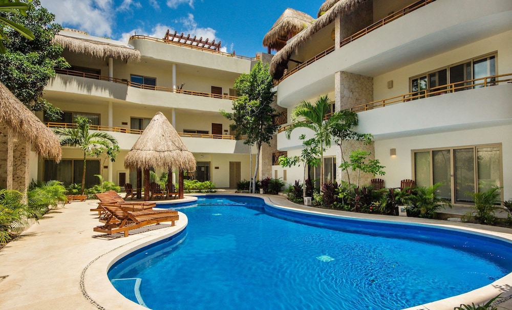 Poolside Bliss With Private Terrace and Jacuzzi